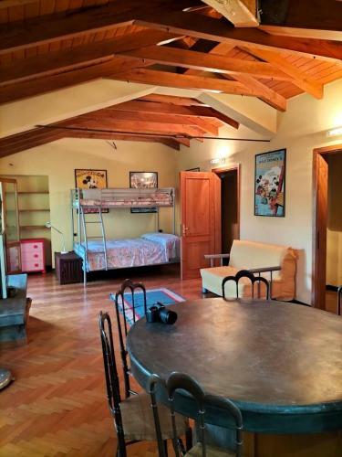 Chesapeake House Chiavari