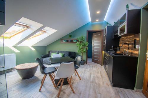 Adam Apartman