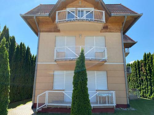 Apartamento �rnyas H�z