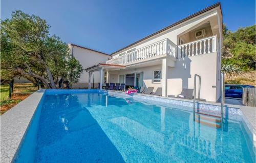 Nice Home In Banjol With 3 Bedrooms