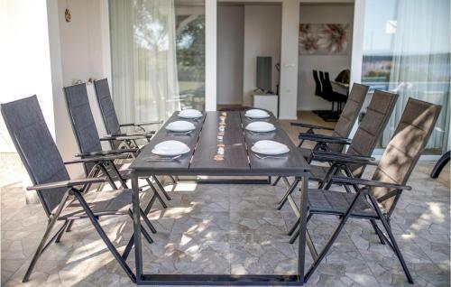Nice Home In Banjol With 3 Bedrooms