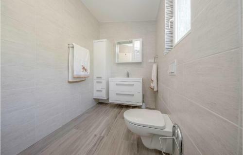 Nice Home In Banjol With 3 Bedrooms