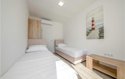 Nice Home In Banjol With 3 Bedrooms