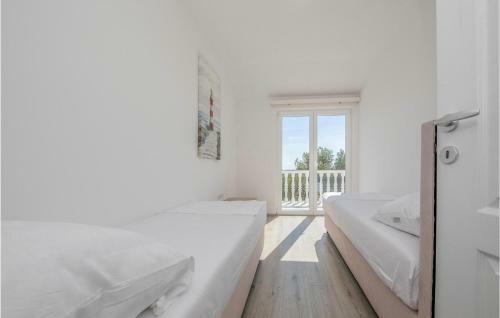Nice Home In Banjol With 3 Bedrooms