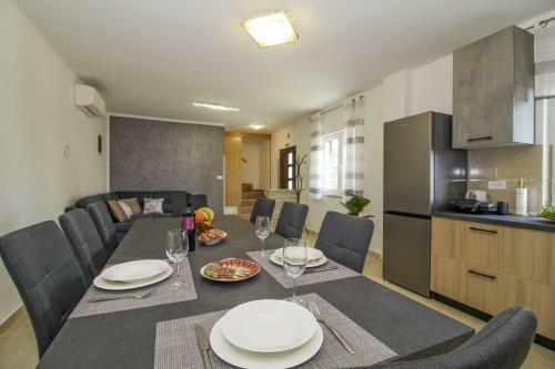 Martina In Prhati - Haus F�r 6-8 Personen