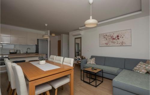 Nice Apartment In Baska Voda With 2 Bedrooms