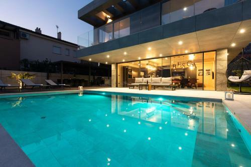 Luxury Villa Prestige With Sauna And Jacuzzi