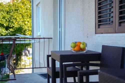 Gustav - Sea View Apartment With Balcony