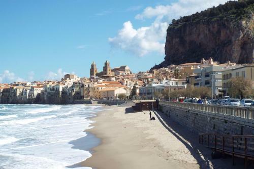 Cefal� Studio Room And Apartments