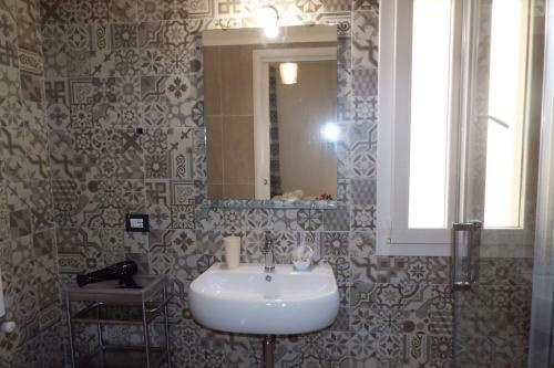 Cefal� Studio Room And Apartments