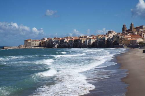 Cefal� Studio Room And Apartments