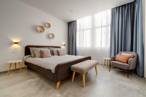 Perfect Location, Modern 2br Apartment