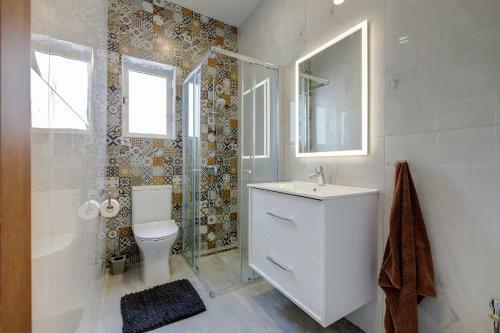 Perfect Location, Modern 2br Apartment