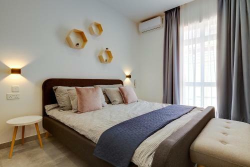Perfect Location, Idyllic 2br Apartment