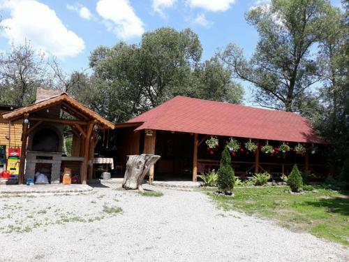 Hostal K�z�pajta Nyaral�
