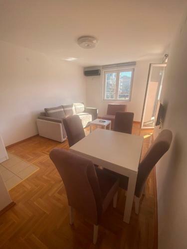 Apartman Zori?