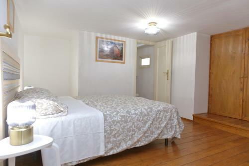 Sunny Flat - Self Apartments