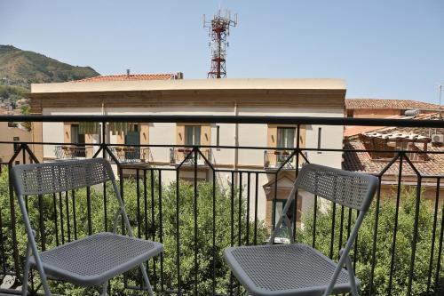 Sunny Flat - Self Apartments