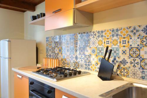 Sunny Flat - Self Apartments