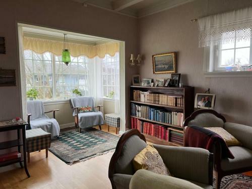 Villa Sjarmerende Hus Med Veldig Stort Uteareal.
