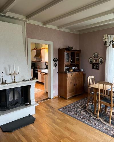 Villa Sjarmerende Hus Med Veldig Stort Uteareal.