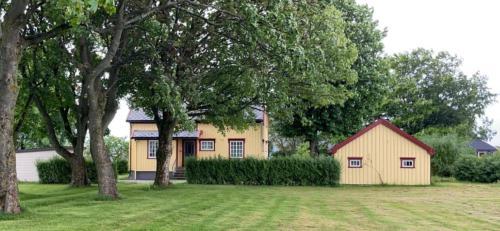Villa Sjarmerende Hus Med Veldig Stort Uteareal.