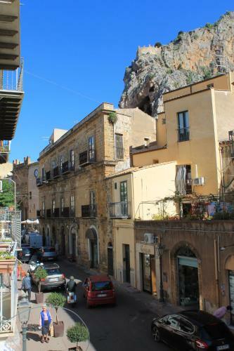 Adelfes Apartments