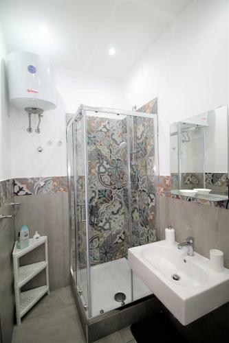 Adelfes Apartments