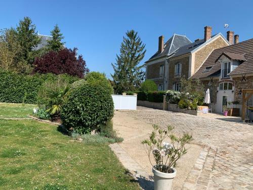 Hostal La Maison Des Sources � La Ferme D'auxonnettes