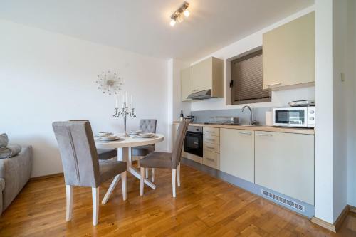 Luxury Apartment Near Beach