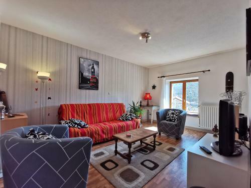 G�te Ceyssac, 3 Pi�ces, 4 Personnes - Fr-1-582-95