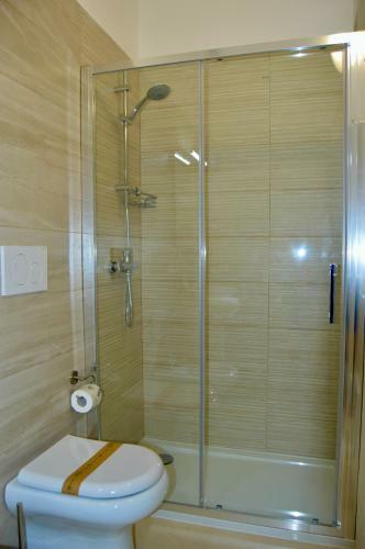 B&B Maral�