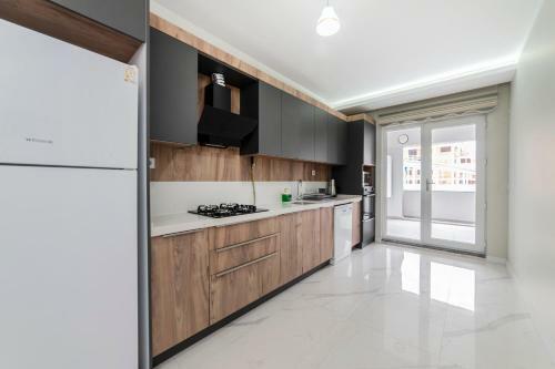 Lovely 3 Bdrm Apartment Close To Everything
