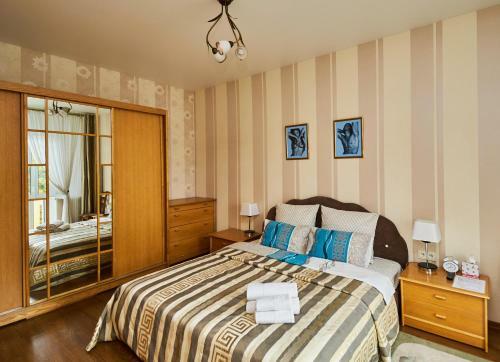 Victory Square Apartment