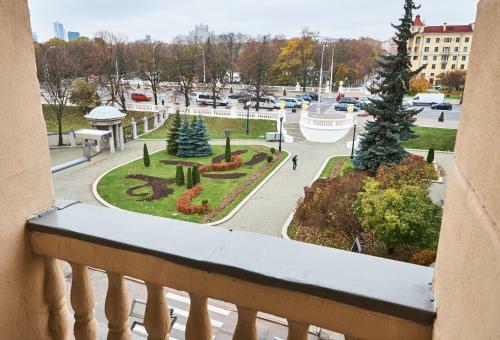 Victory Square Apartment