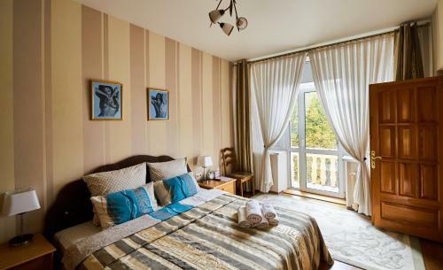 Victory Square Apartment
