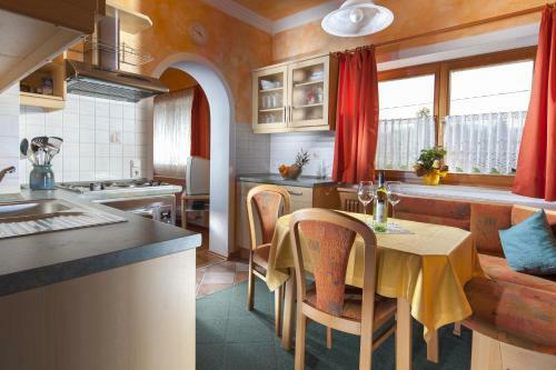 Apartamento Ferienwohnungen G�stehaus L�rcheck