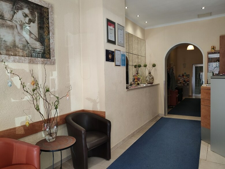 Falk Hotel