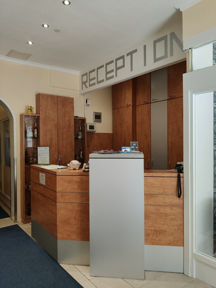 Falk Hotel