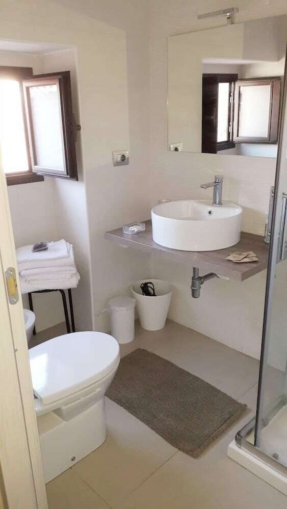 Hostal Scuto Home