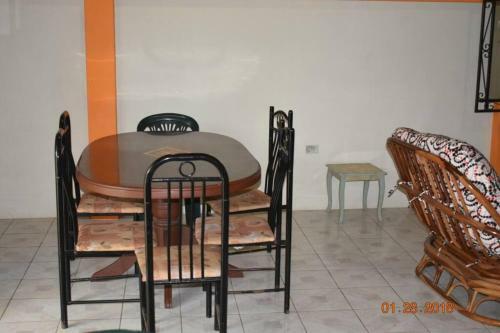 Amplia Casa Con Jard�n En Ol�n