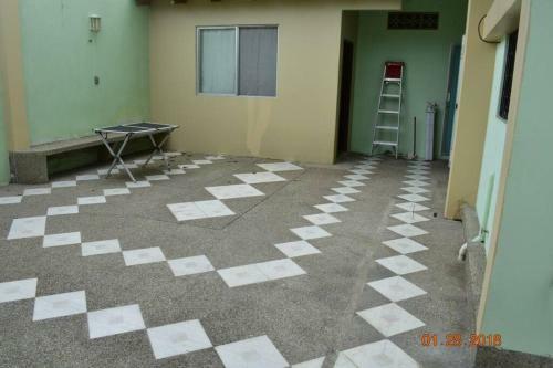 Amplia Casa Con Jard�n En Ol�n