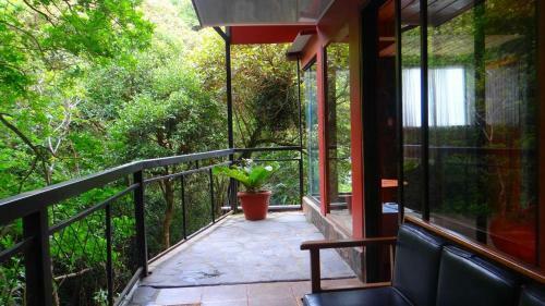 Hostal Manakin Bird Lodge Monteverde