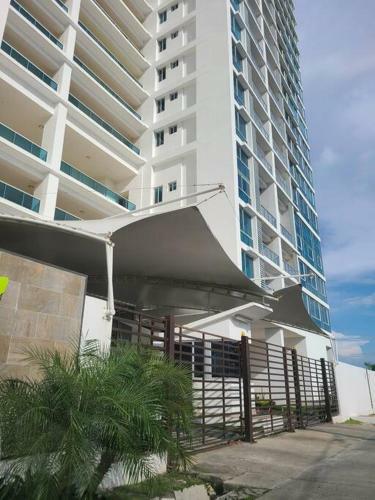 Apartamento Lovely 2-bedroom Condo With Pools And Beach Views