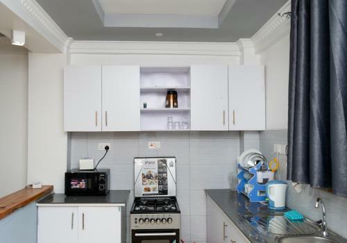The Roberts Spacious One Bedroom