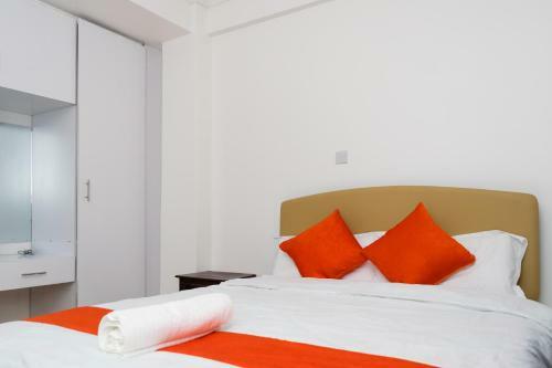 The Roberts Spacious One Bedroom