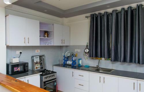 The Roberts Spacious One Bedroom
