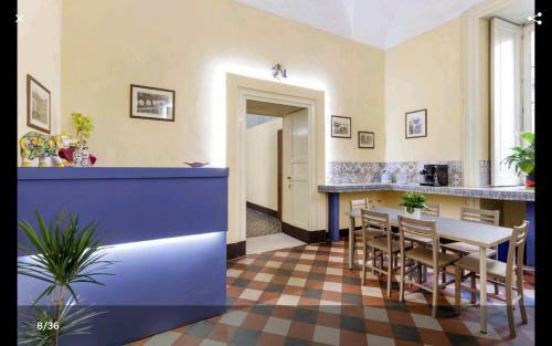 Hostal Let's B&B