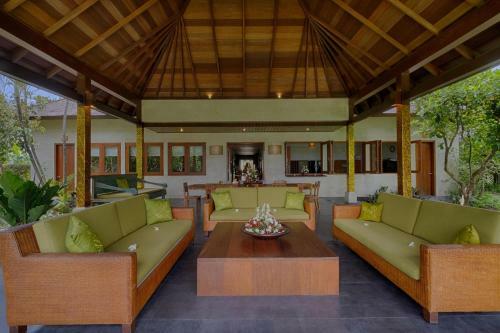 Kutus Kutus Ketewel Villa