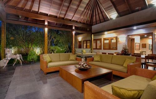 Kutus Kutus Ketewel Villa